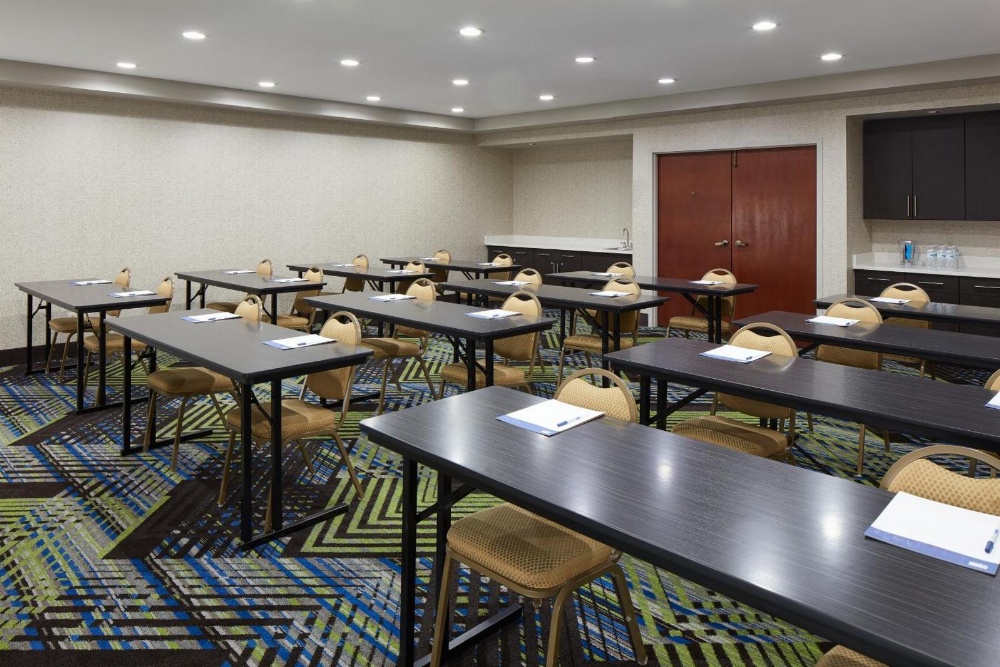 Holiday Inn Express & Suites Asheville SW - Outlet Ctr Area