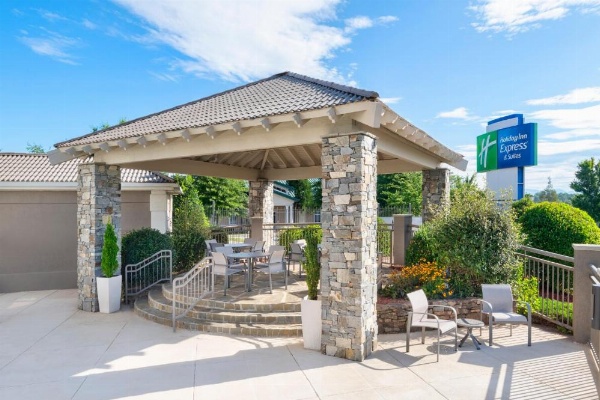 Holiday Inn Express & Suites Asheville SW - Outlet Ctr Area image 18