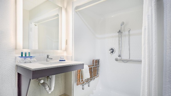 Holiday Inn Express & Suites Asheville SW - Outlet Ctr Area Main image